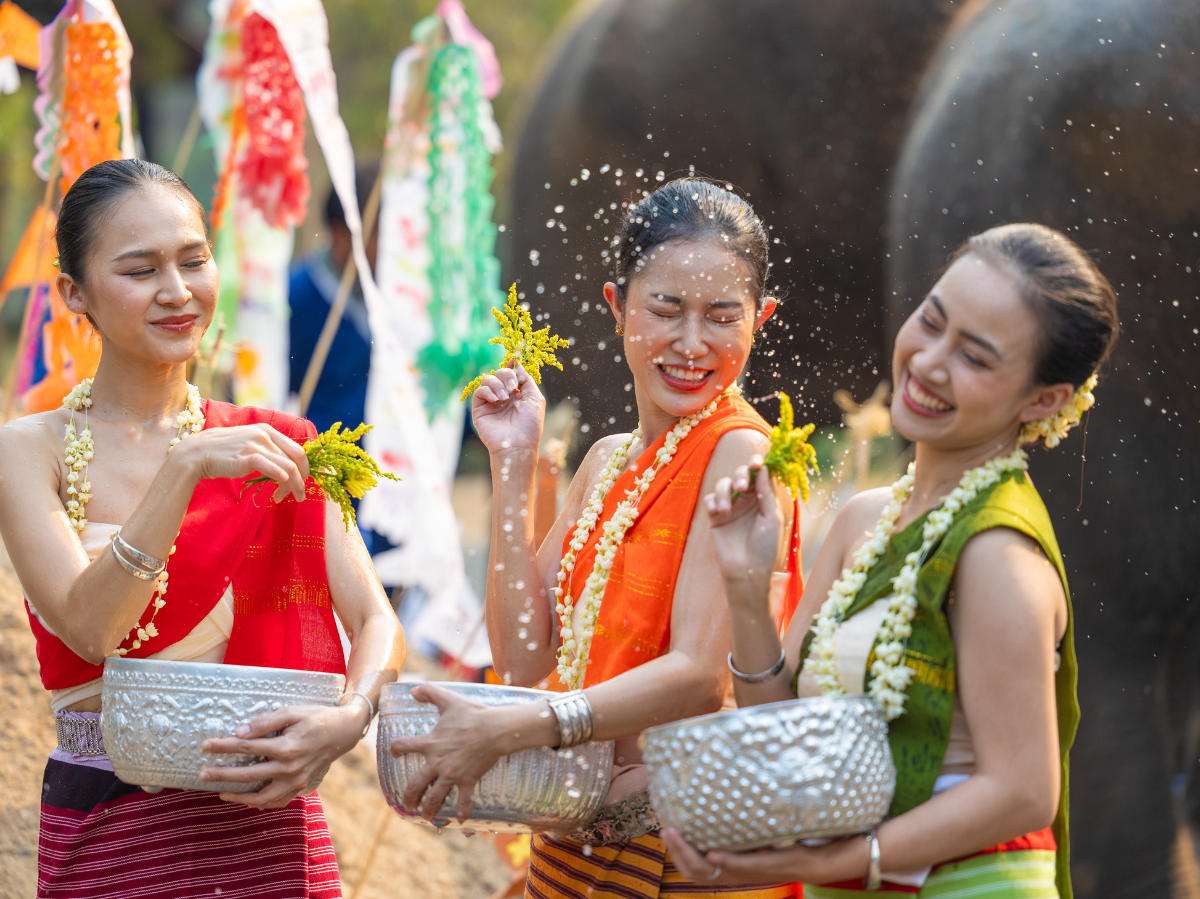 Sommerliche Festlichkeiten in Thailand: Ein kulturelles Abenteuer im Juni